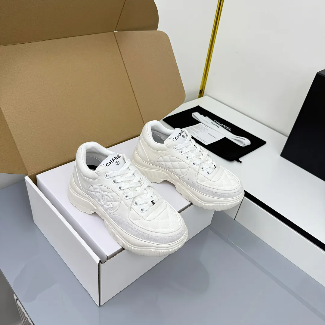 👟👟Ex-factory price 620👟👟 Chanel bread shoes ~ original calfskin panda shoes Chanel 25C latest hot style panda black and white sports shoes casual sneakers Xiaoxiang hot item classic black and white panda color coco girls must pay Fabric: original custom mixed sheepskin lining: original imported breathable mesh lining outsole: Original molded rubber + TPU combination Size: Women's 35-41